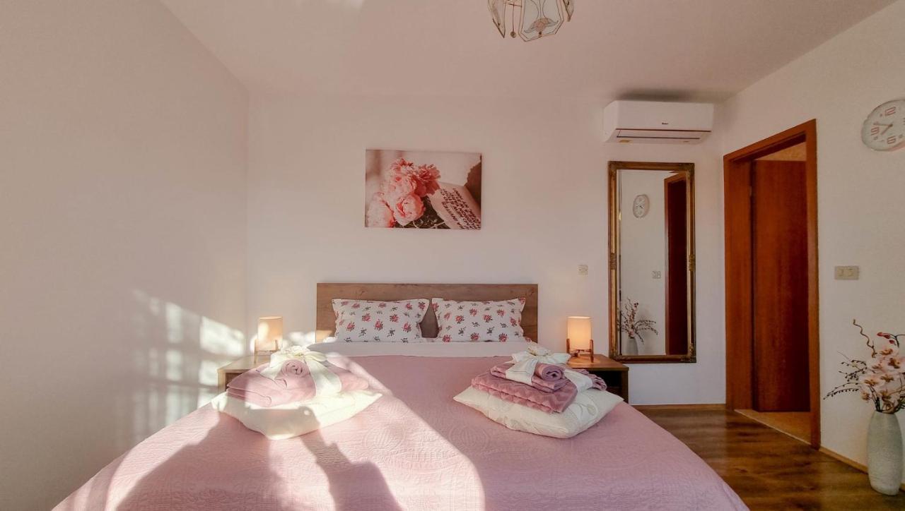Santo Apartment Novigrad  Exterior photo